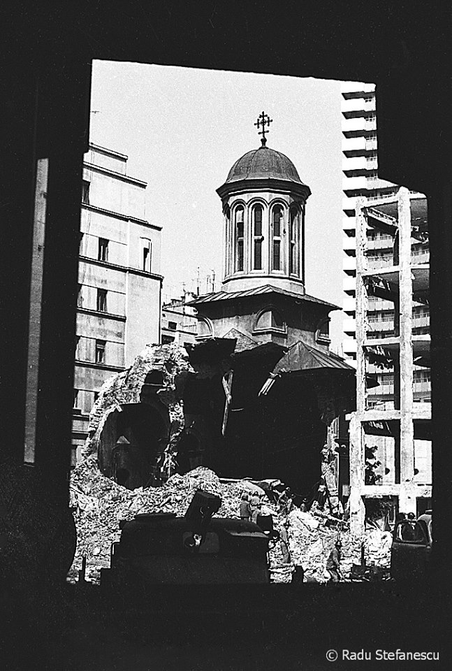 Demolarea Bisericii Enei 1977 Foto c Radu Stefanescu 14 a